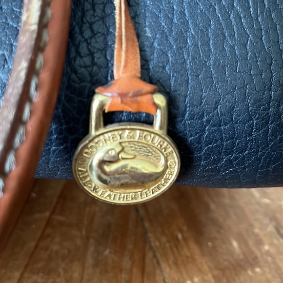 VINTAGE DOONEY & BOURKE SATCHEL R729 NAVY/BRITISH TAN TRIM - Picture 10 of 16